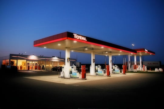 Total diversifie les services de ses stations-services