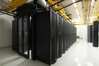 «On est en train de se changer en entreprise de la tech» : porté par les datacenters, Schneider Electric entame sa mue après des ventes record