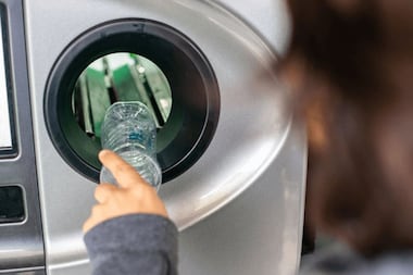 Consigne pour recyclage : en raison d’une chute des recettes liées à la vente du PET et de l’aluminium, la taxe d’enlèvement des ordures ménagères (TEOM) pourrait augmenter de 20%
