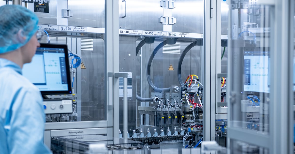 À Dunkerque, AstraZeneca accélère la décarbonation de son site en lançant la production d’un nouvel inhalateur bas carbone
