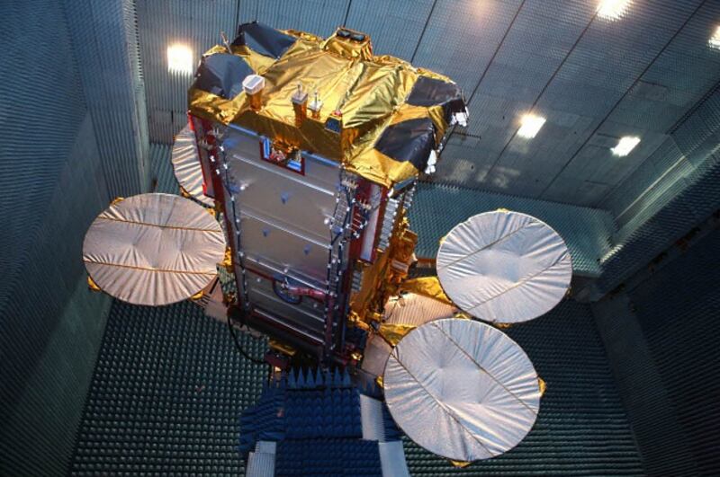 Un satellite Ka-Sat d'Eutelsat en test à Toulouse.