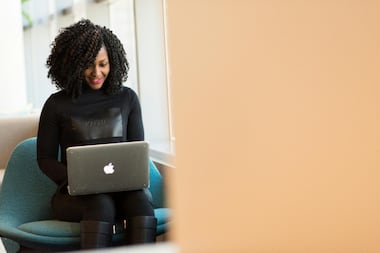 Industrie numérique : pourquoi les compétences critiques manquent et comment la formation s’adapte